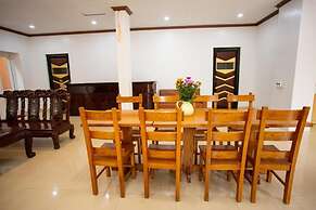 Hoa Binh Tam Dao Hotel