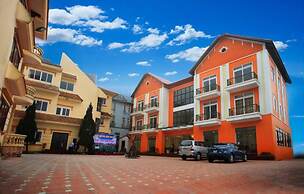 Hoa Binh Tam Dao Hotel