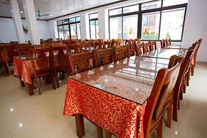 Hoa Binh Tam Dao Hotel