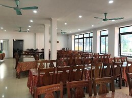 Hoa Binh Tam Dao Hotel