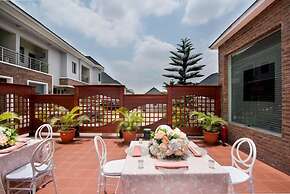 D'Stolz Villa and Hospitality