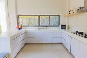 Alhambra Pool Villas & Pool Access Rooms