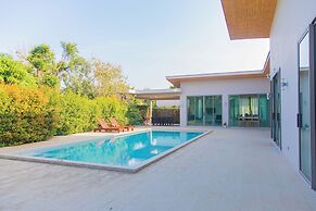 Alhambra Pool Villas & Pool Access Rooms