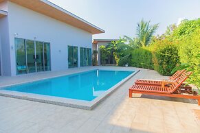 Alhambra Pool Villas & Pool Access Rooms