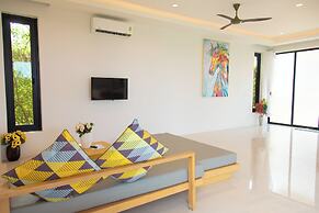 Alhambra Pool Villas & Pool Access Rooms