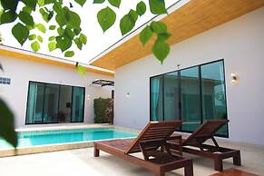 Alhambra Pool Villas & Pool Access Rooms