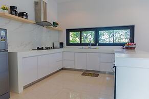 Alhambra Pool Villas & Pool Access Rooms