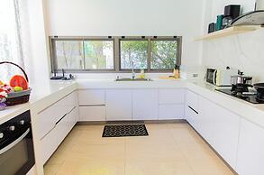 Alhambra Pool Villas & Pool Access Rooms