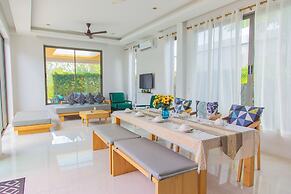 Alhambra Pool Villas & Pool Access Rooms