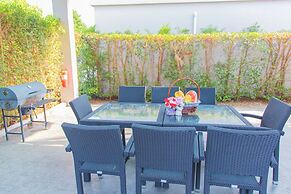 Alhambra Pool Villas & Pool Access Rooms