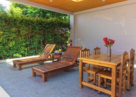 Alhambra Pool Villas & Pool Access Rooms