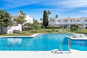 Relaxing Hideaway in Nueva Andaluc a Ref M57