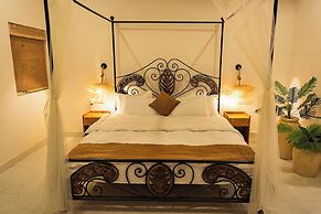 Cali Stays & Cafe By the Bay