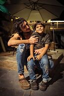 Cali Stays & Cafe By the Bay