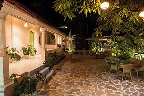 Cali Stays & Cafe By the Bay