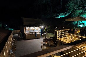 Cali Stays & Cafe By the Bay