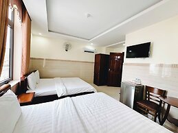 BEAR HOTEL & HOMESTAY