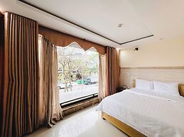 BEAR HOTEL & HOMESTAY