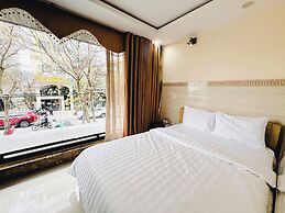 BEAR HOTEL & HOMESTAY