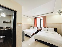 BEAR HOTEL & HOMESTAY