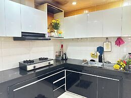 BEAR HOTEL & HOMESTAY