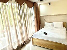 BEAR HOTEL & HOMESTAY