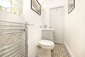 Spacious 2-Bedroom Ground Floor Flat