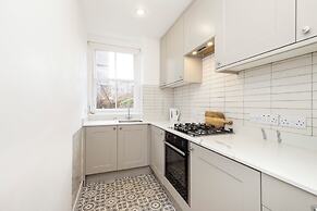 Spacious 2-Bedroom Ground Floor Flat