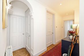 Spacious 2-Bedroom Ground Floor Flat
