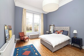 Spacious 2-Bedroom Ground Floor Flat