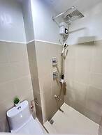 Shore 3 Pool View w Balcony near MOA