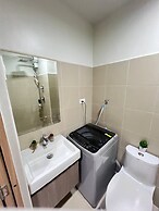 Shore 3 Pool View w Balcony near MOA