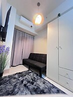 Shore 3 Pool View w Balcony near MOA