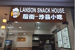 Shore 3 Pool View w Balcony near MOA