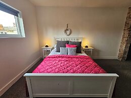 Apartmentsleeps4-marketquarter-wifi-parking