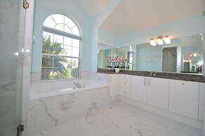 Canal Home w Heated Pool Dock