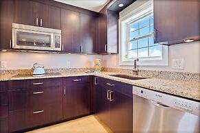 Beach House Mansion- Private Beach Walk Over