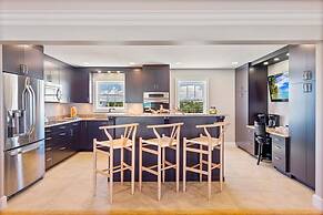 Beach House Mansion- Private Beach Walk Over