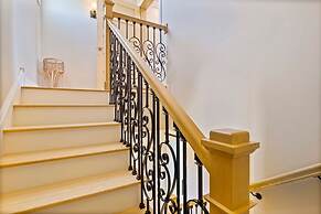 Beach House Mansion- Private Beach Walk Over