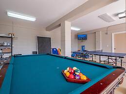 Beach House Mansion- Private Beach Walk Over