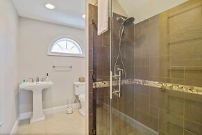 Beach House Mansion- Private Beach Walk Over