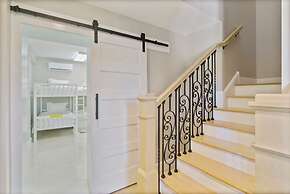 Beach House Mansion- Private Beach Walk Over