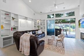 Luxury Heated Pool Home on Saltwater Canal w Tiki