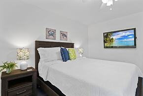 Luxury Heated Pool Home on Saltwater Canal w Tiki