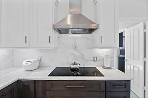 Luxury Heated Pool Home on Saltwater Canal w Tiki