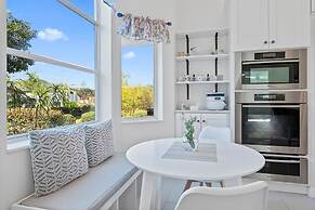 Luxury Heated Pool Home on Saltwater Canal w Tiki