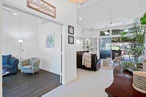 Luxury Heated Pool Home on Saltwater Canal w Tiki