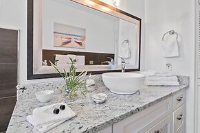 Luxury Heated Pool Home on Saltwater Canal w Tiki