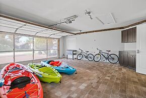 Luxury Heated Pool Home on Saltwater Canal w Tiki