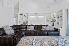 Luxury Heated Pool Home on Saltwater Canal w Tiki